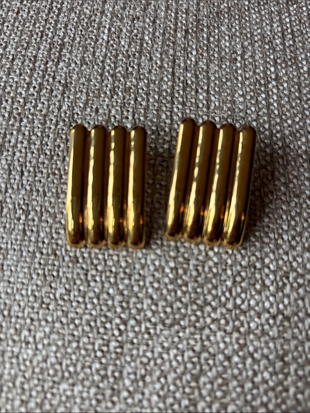 Gold Tone Ribbed Earrings